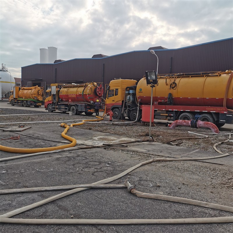 沿滩污水池清理